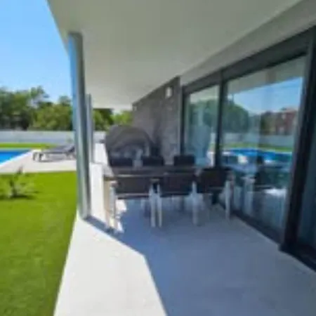 Lux Slatki Ferienhaus